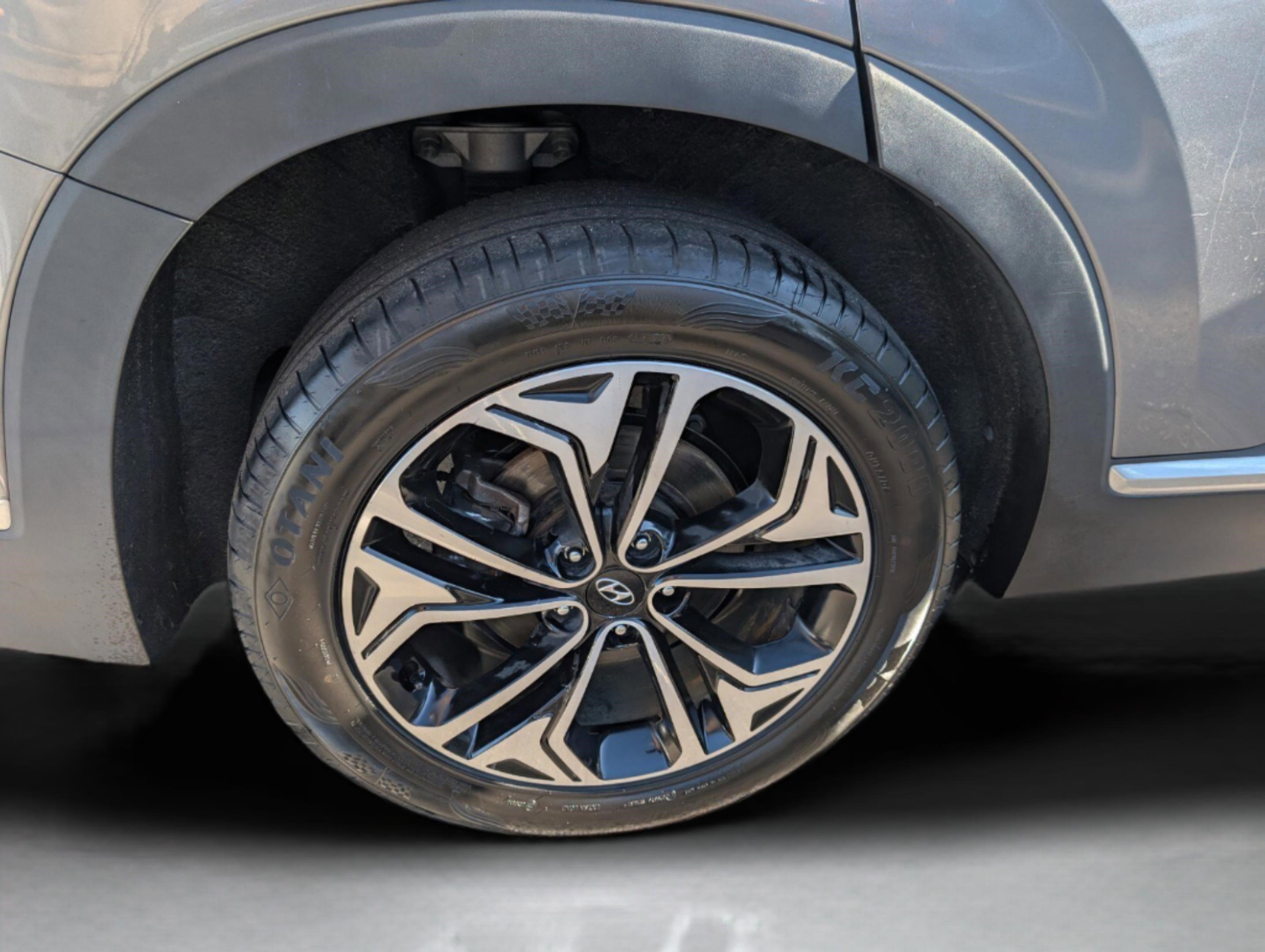 Used 2019 Hyundai Santa Fe Limited image 25