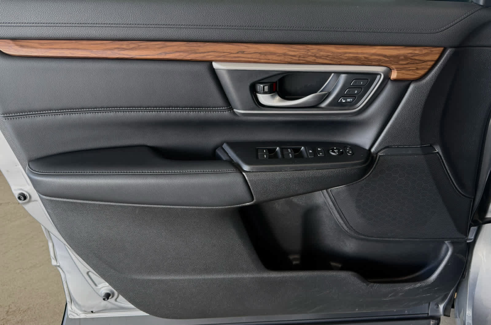 Used 2020 Honda CR-V Touring image 9