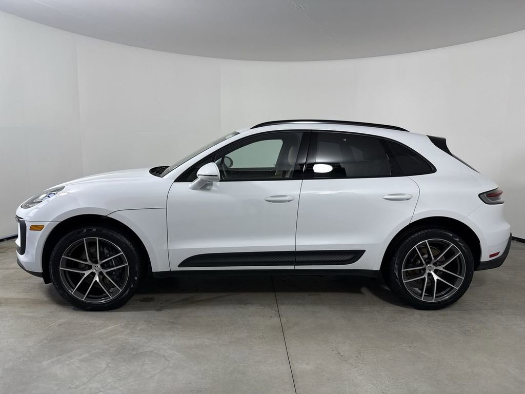 Certified 2025 Porsche Macan image 2