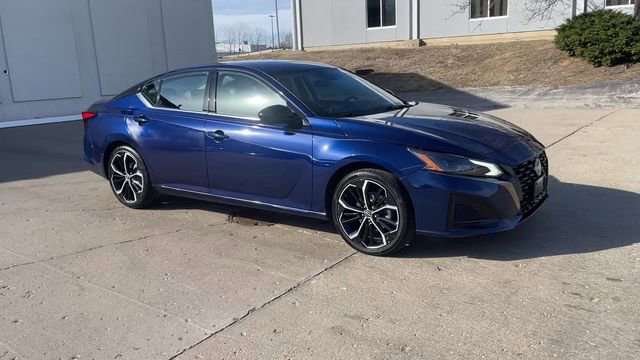 Used 2024 Nissan Altima 2.5 SR image 2