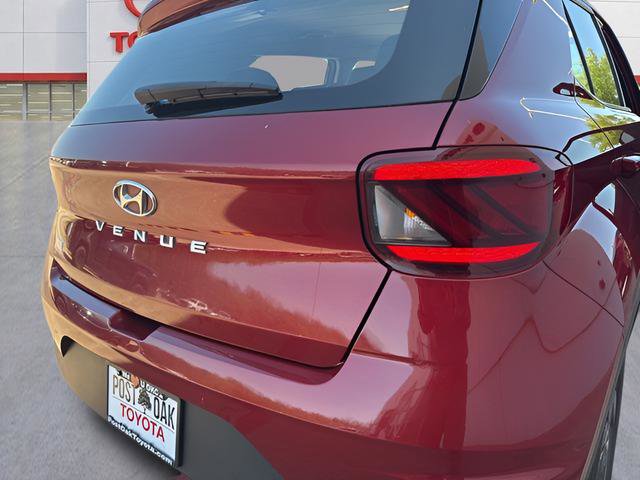 Used 2024 Hyundai Venue Limited image 14