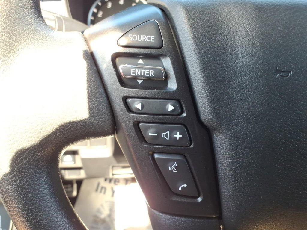 Used 2024 Nissan Frontier SV w/ Technology Package image 17