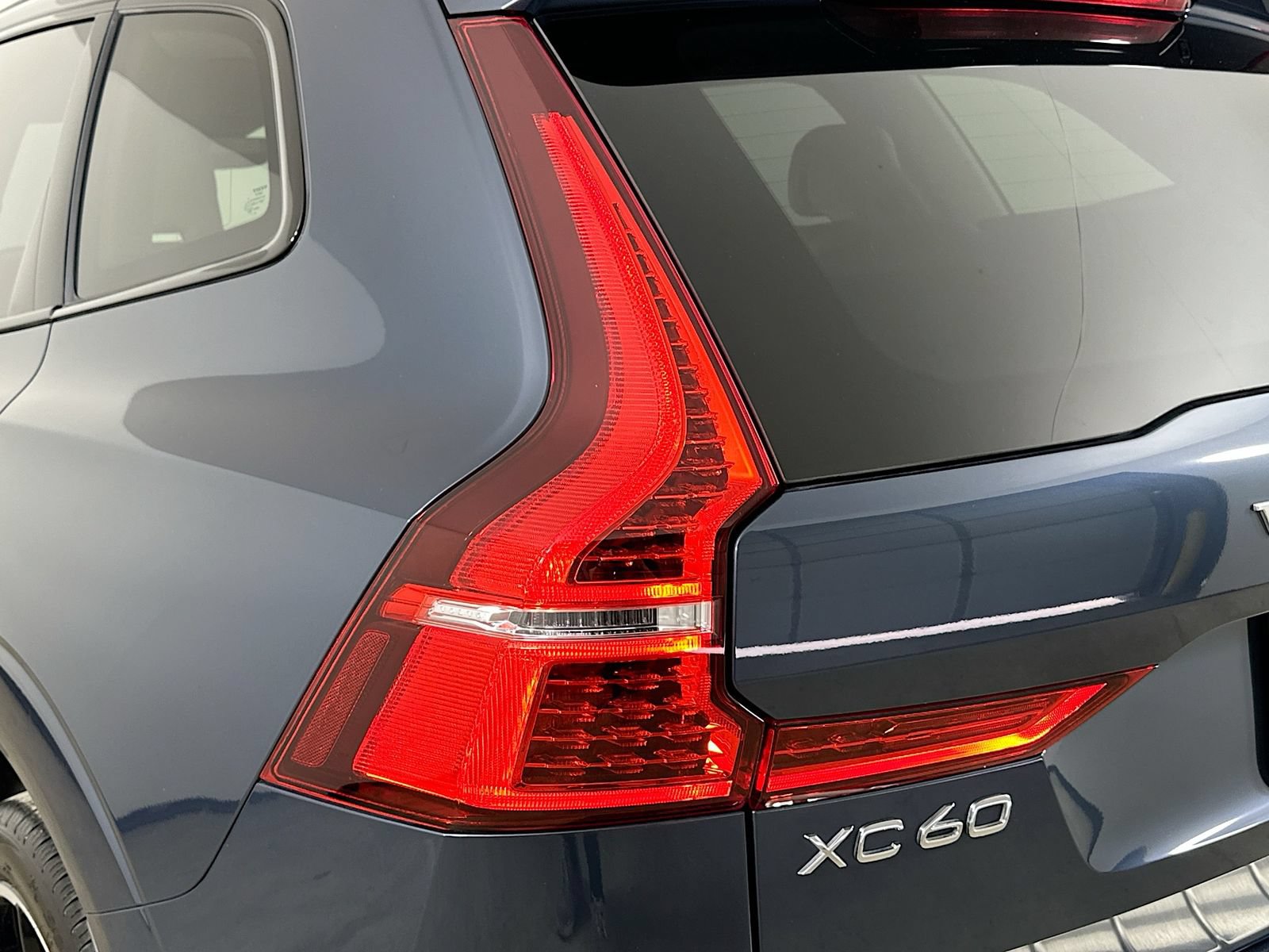 Used 2025 Volvo XC60 B5 Ultra w/ Protection Package Premier AWD/4WD image 12