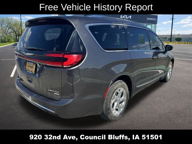 Used 2021 Chrysler Pacifica Limited AWD/4WD image 3