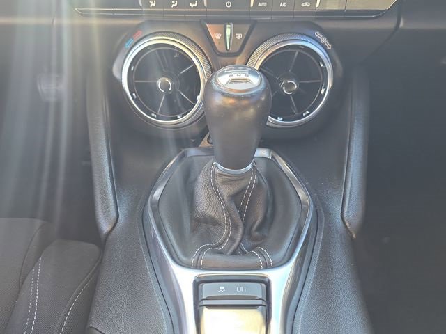 Used 2020 Chevrolet Camaro LT w/ Technology Package image 15