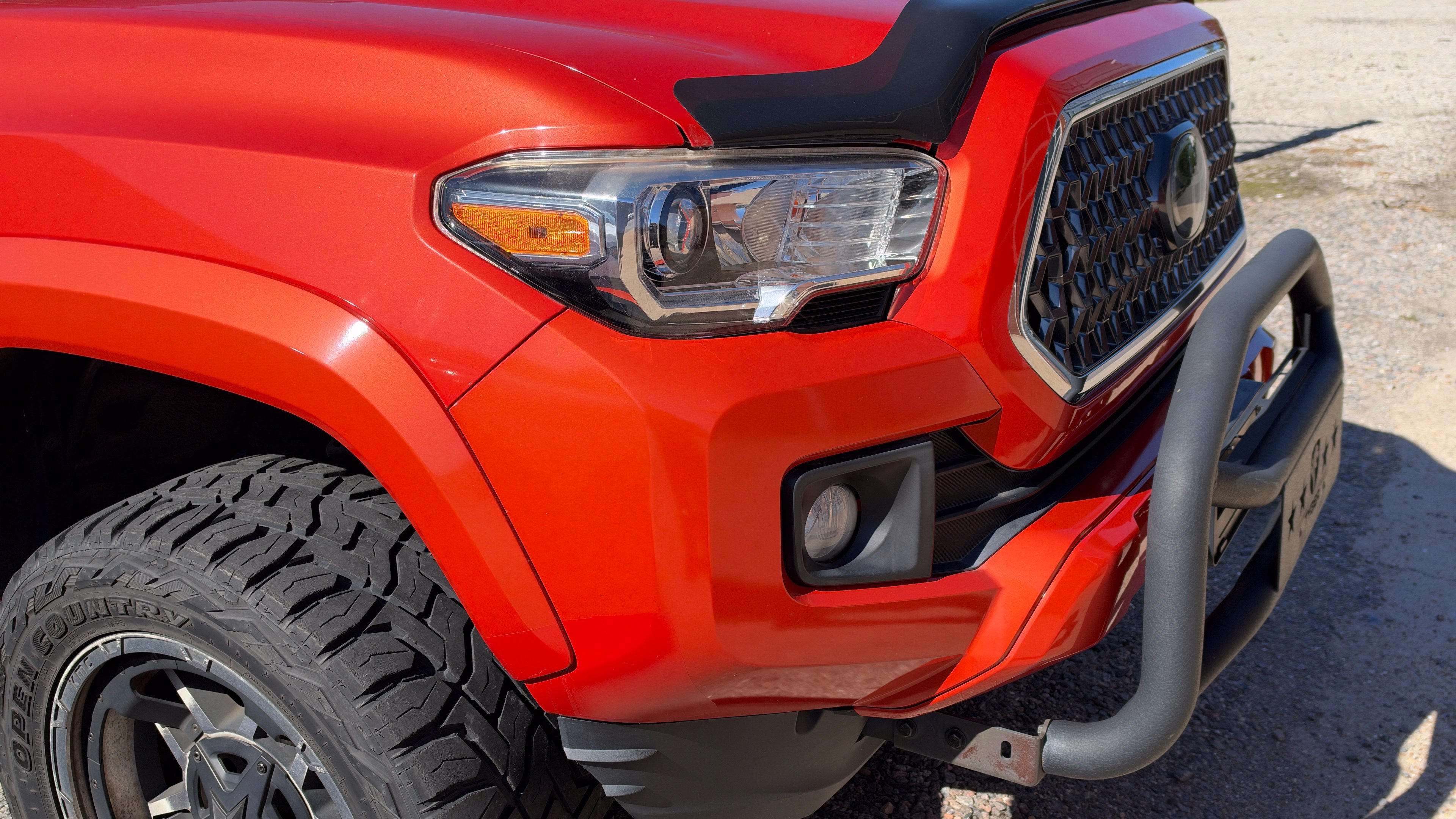 Used 2018 Toyota Tacoma TRD Sport AWD/4WD image 11