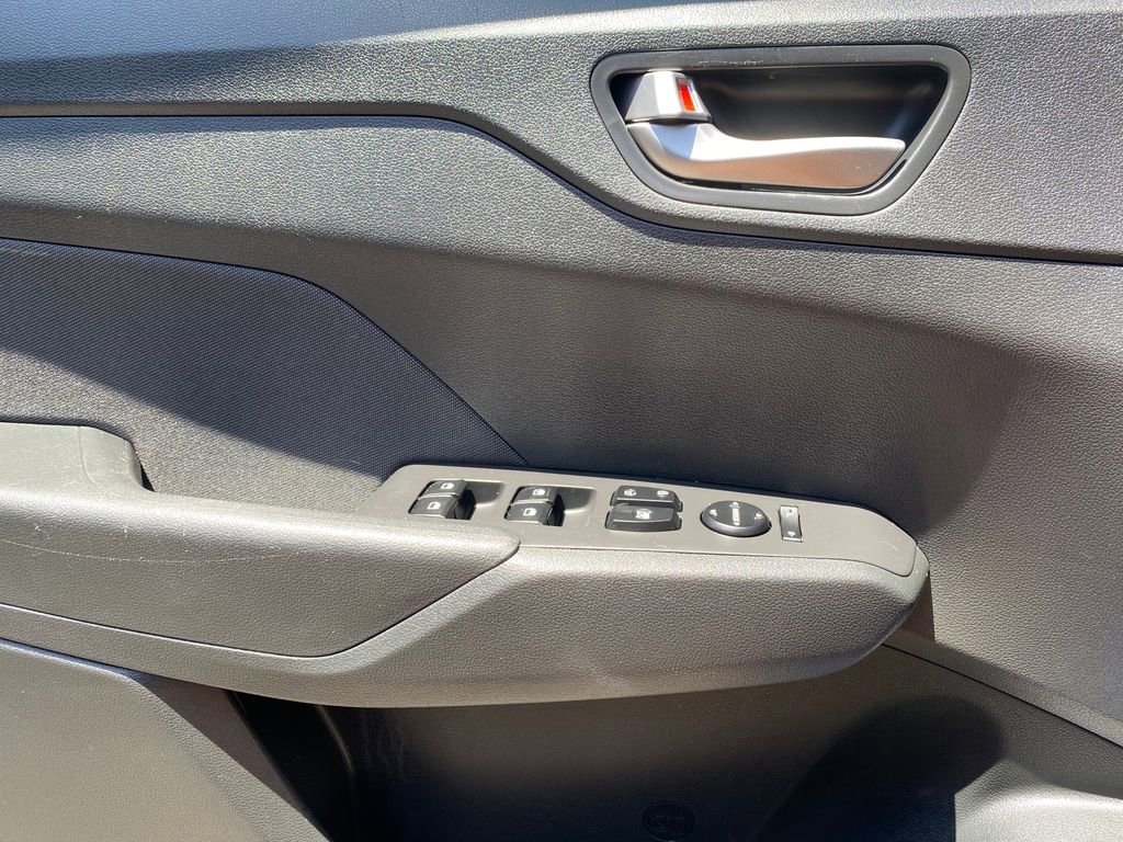 Used 2019 Hyundai Accent SE FWD image 13