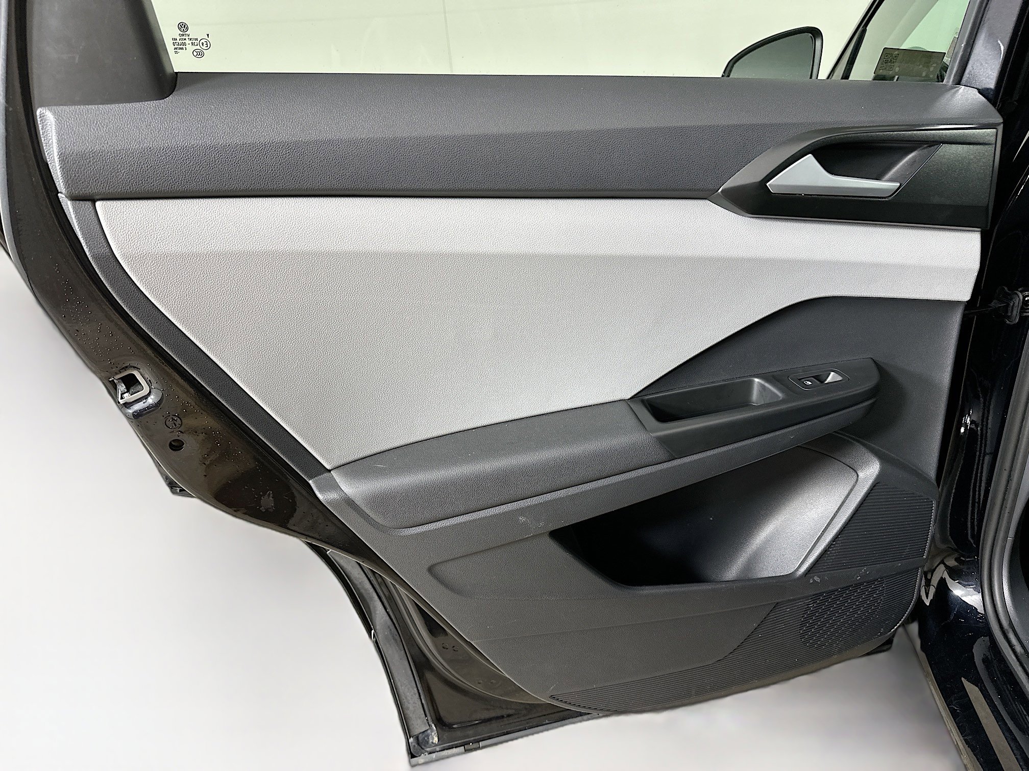 Used 2022 Volkswagen Taos SE image 25