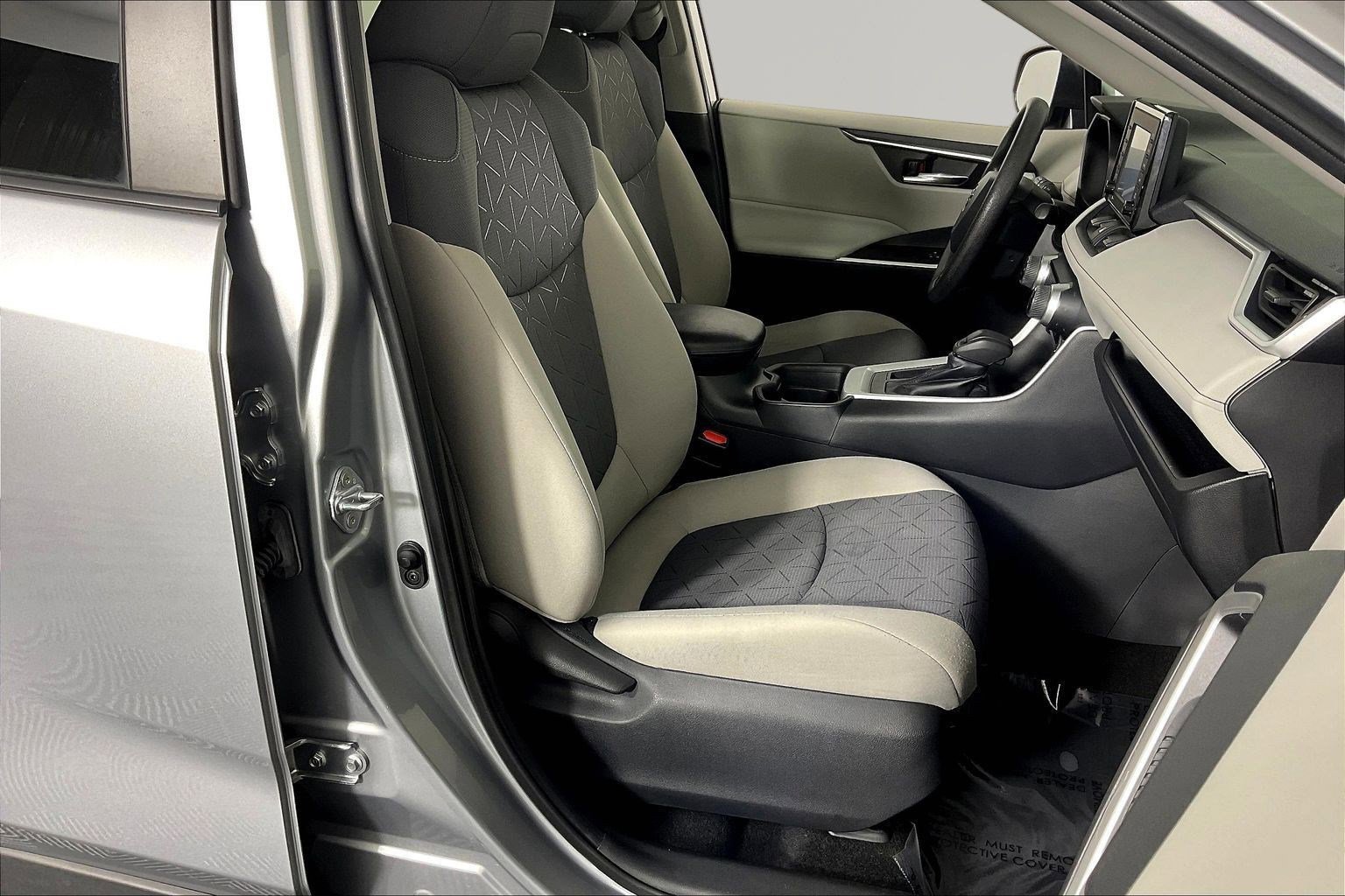 Used 2020 Toyota RAV4 XLE w/ Convenience Package FWD image 29