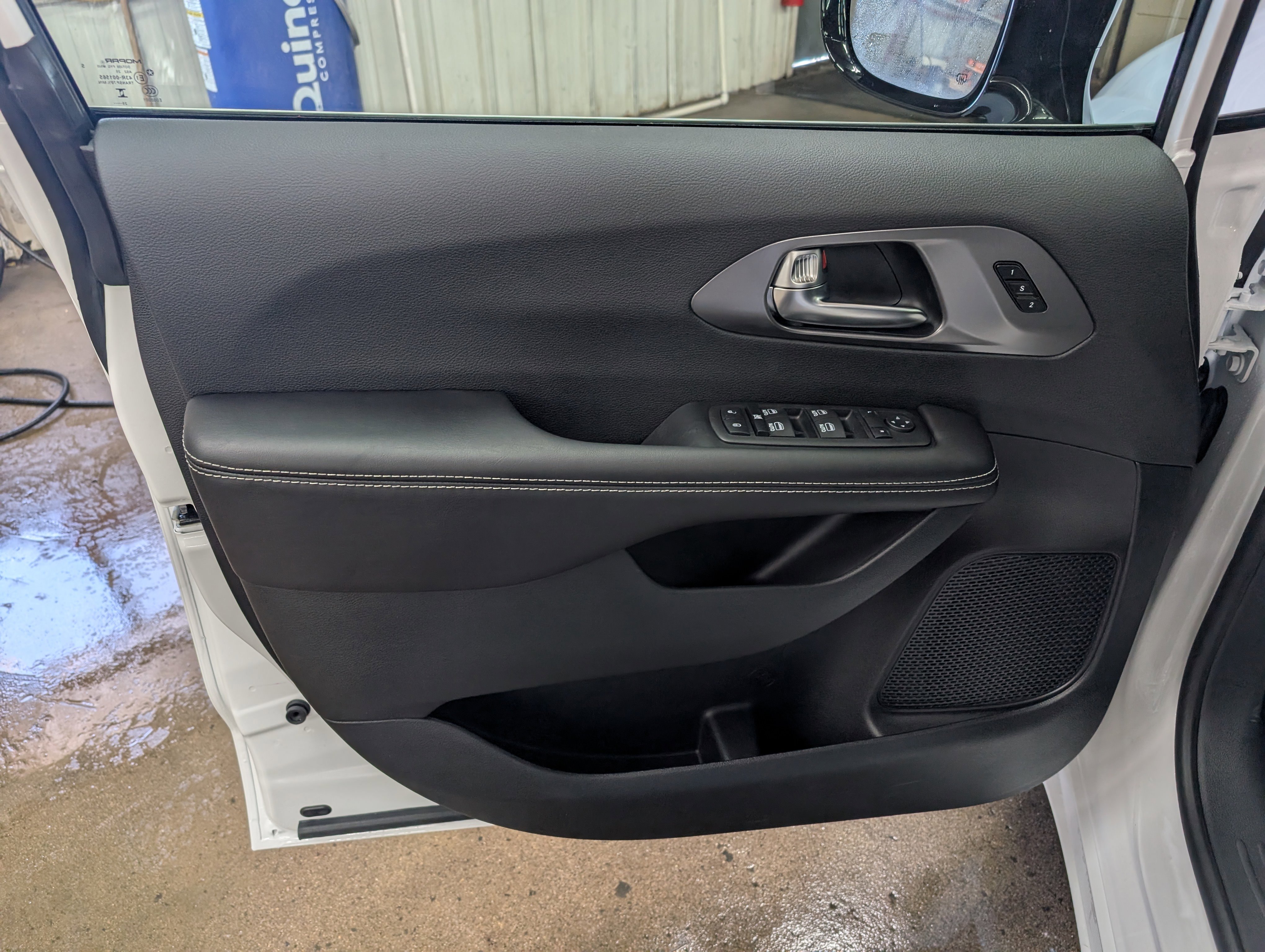 New 2026 Chrysler Pacifica Select image 14