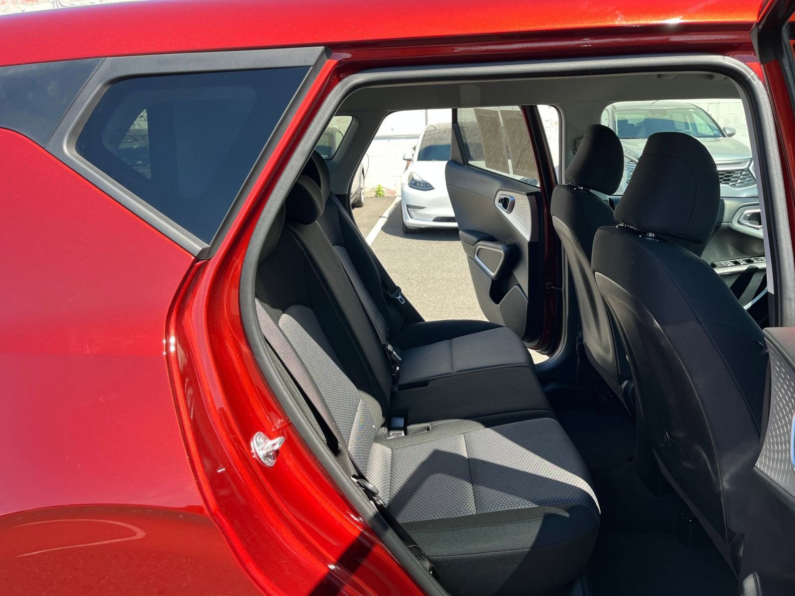 Used 2025 Kia Soul LX w/ LX Technology Package FWD image 23