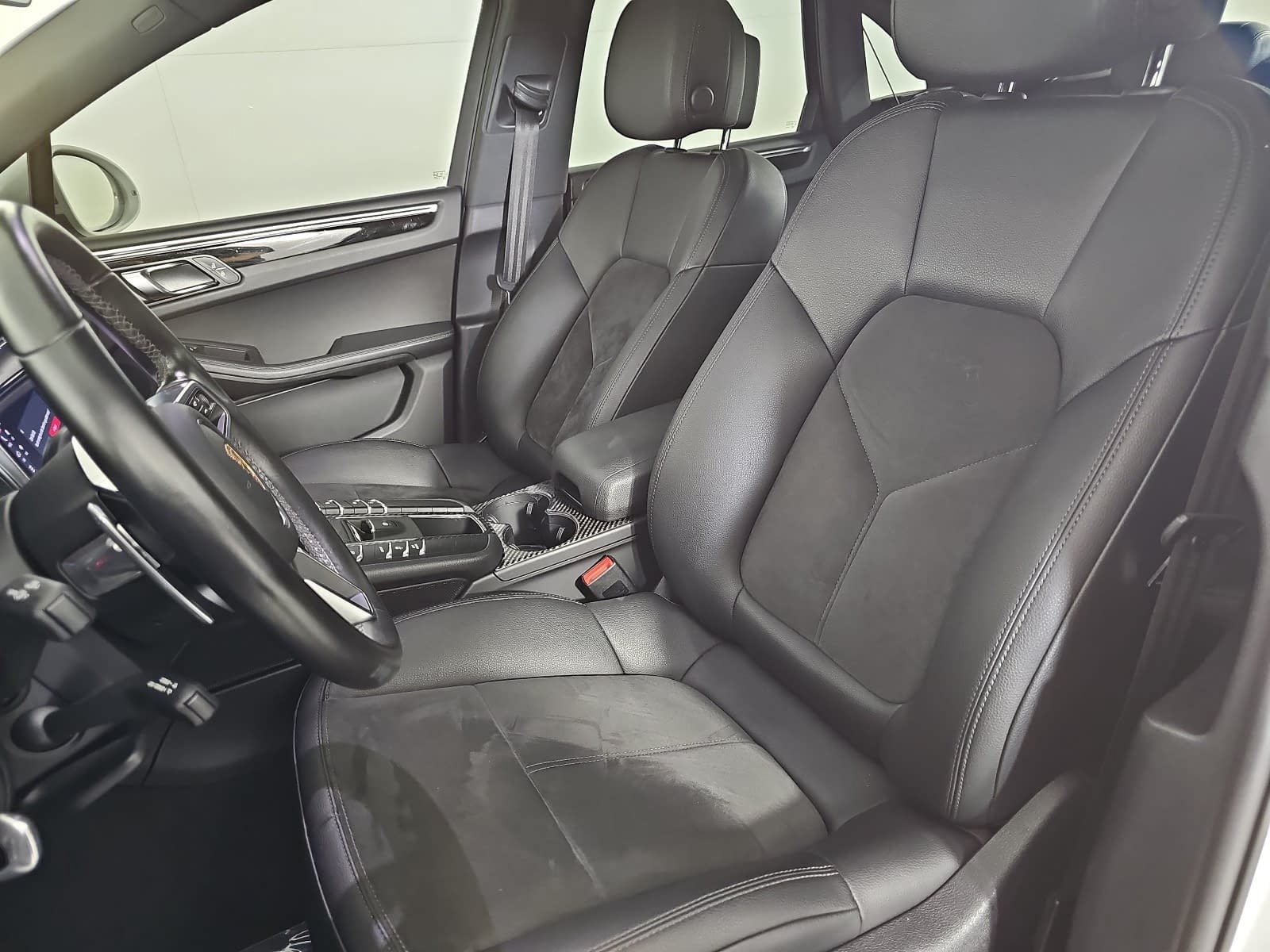 Used 2021 Porsche Macan w/ Premium Package AWD/4WD image 15