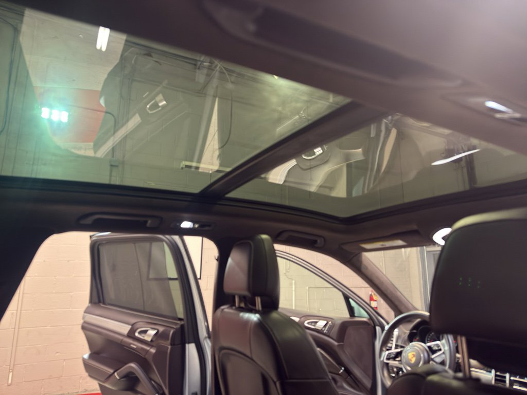 Used 2016 Porsche Cayenne Turbo image 29