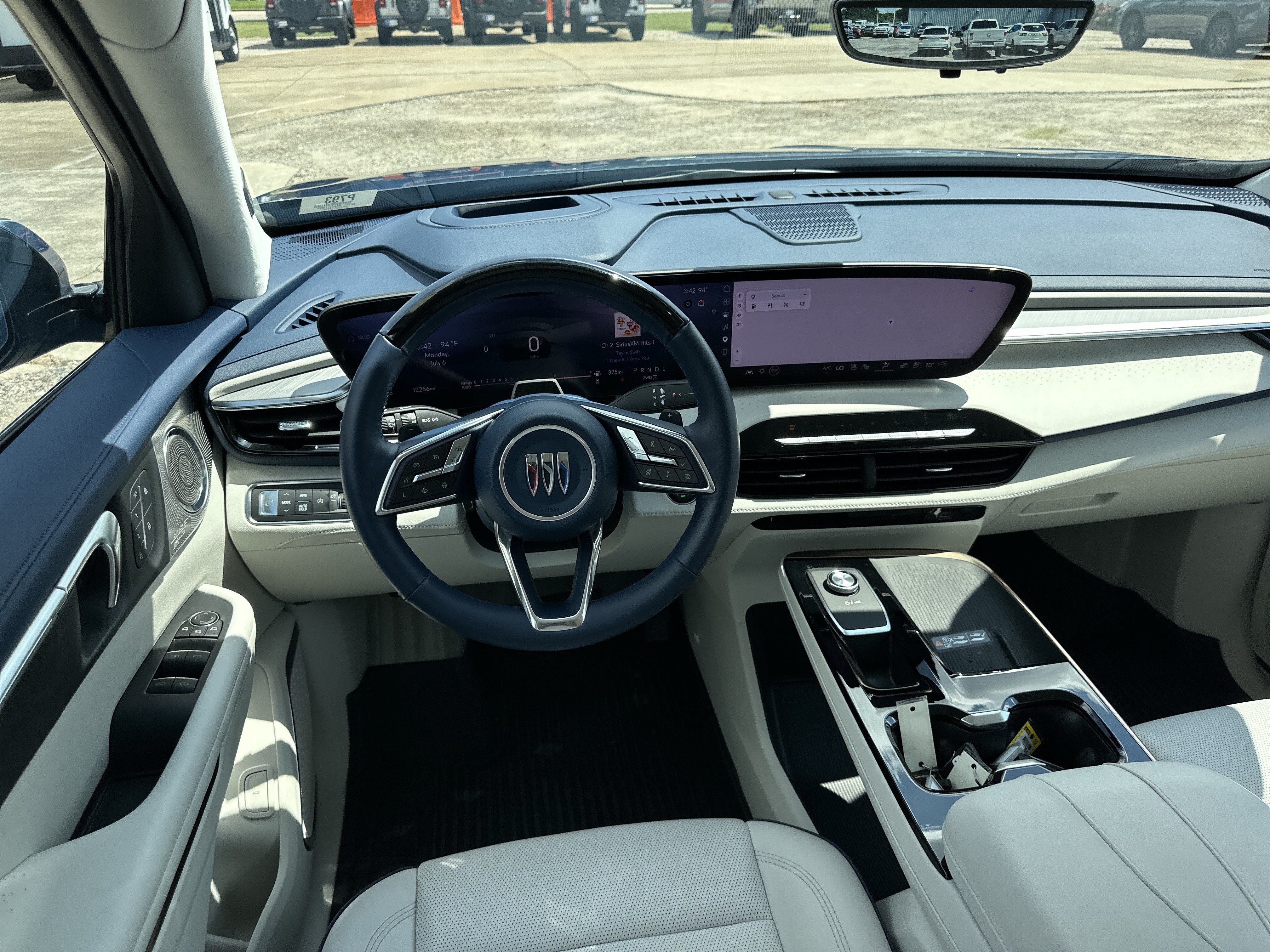 Certified 2025 Buick Enclave Avenir w/ Super Cruise Package AWD/4WD image 25