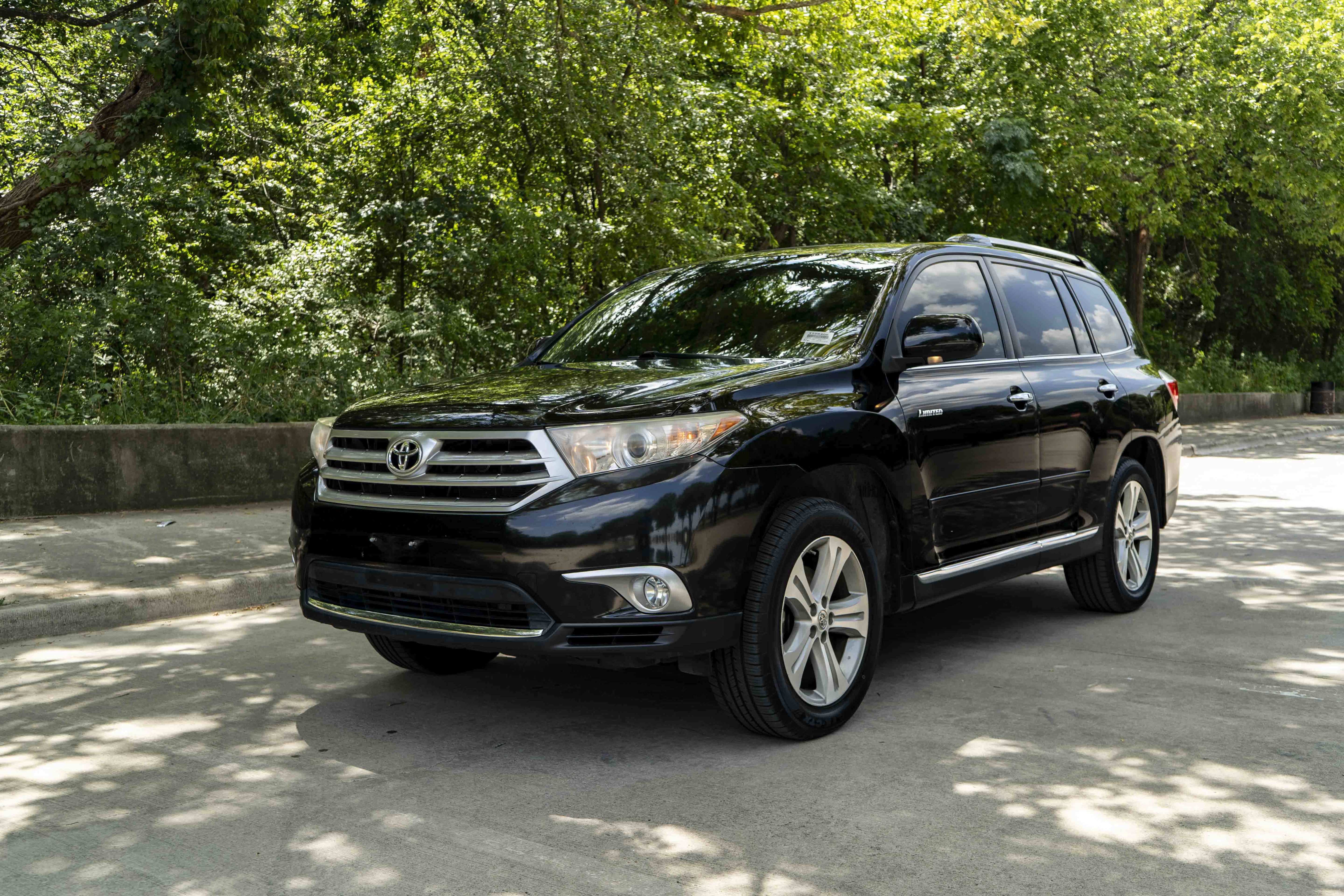 Used 2012 Toyota Highlander Limited FWD image 5