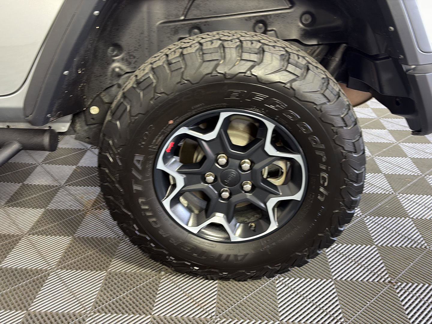 Used 2023 Jeep Wrangler Unlimited Rubicon AWD/4WD image 16