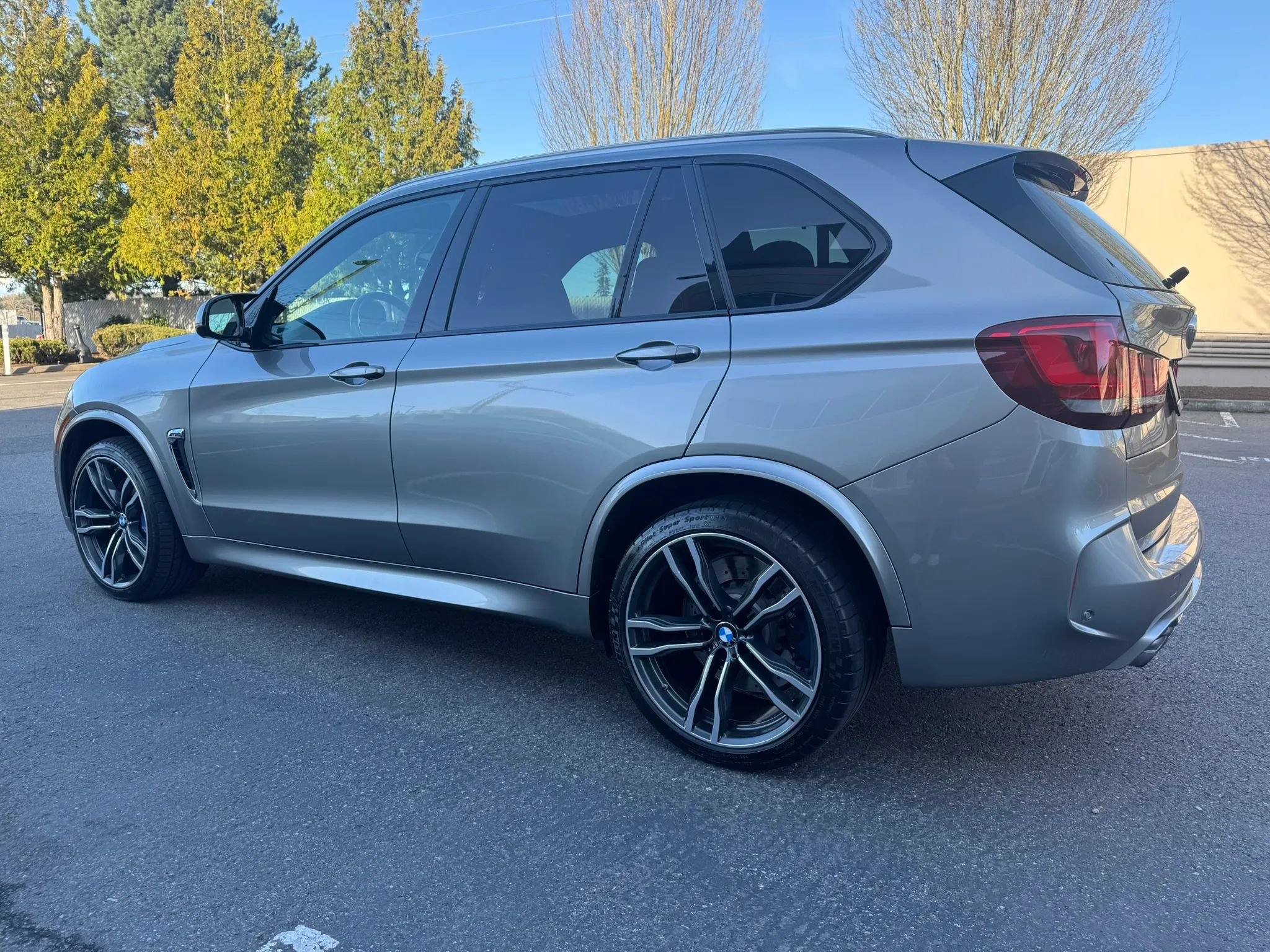 Used 2017 BMW X5 M AWD/4WD image 7