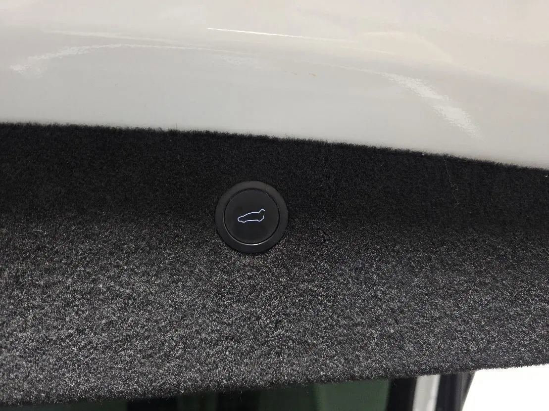 Used 2022 Tesla Model X image 24