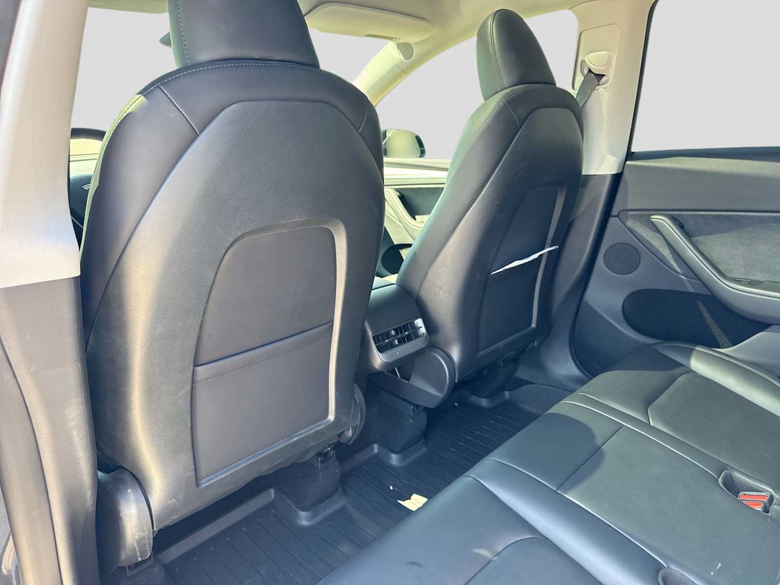 Used 2024 Tesla Model Y Long Range AWD/4WD image 18