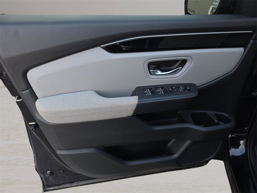 Used 2023 Honda Pilot LX image 18