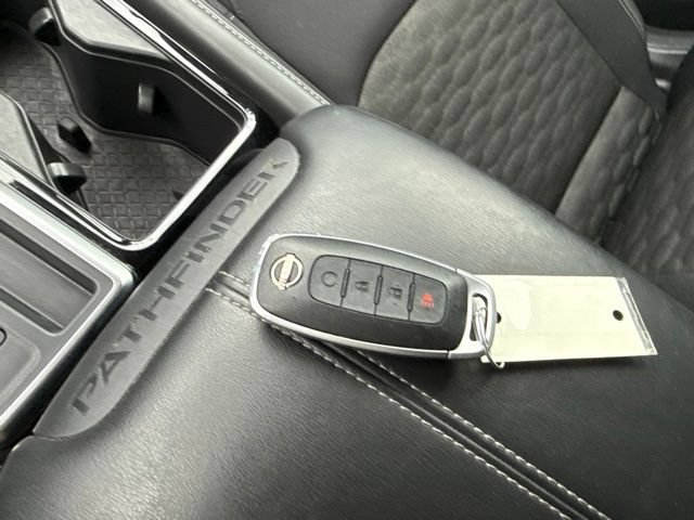 Used 2024 Nissan Pathfinder SV FWD image 30