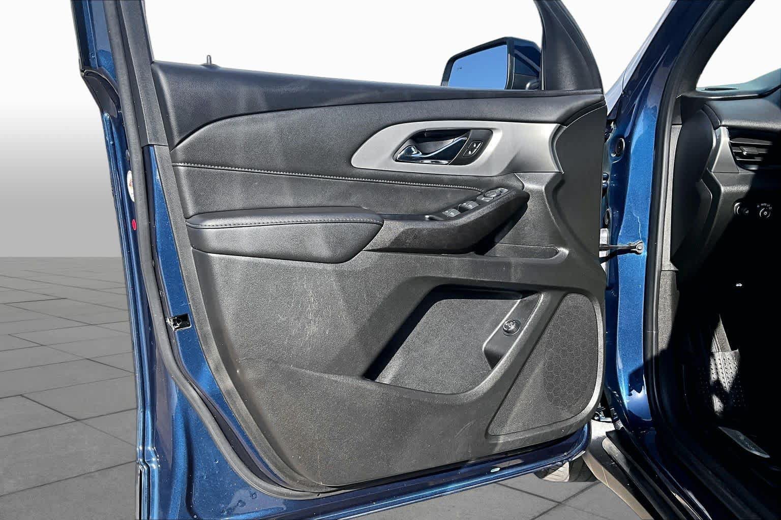 Used 2023 Chevrolet Traverse LT FWD image 22
