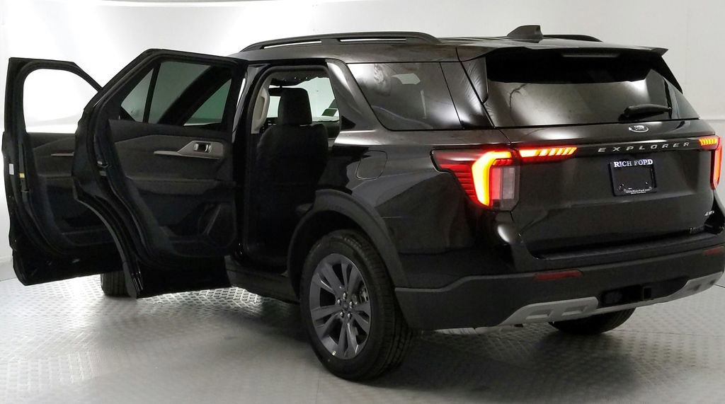 New 2025 Ford Explorer Active w/ Active Comfort Package image 11