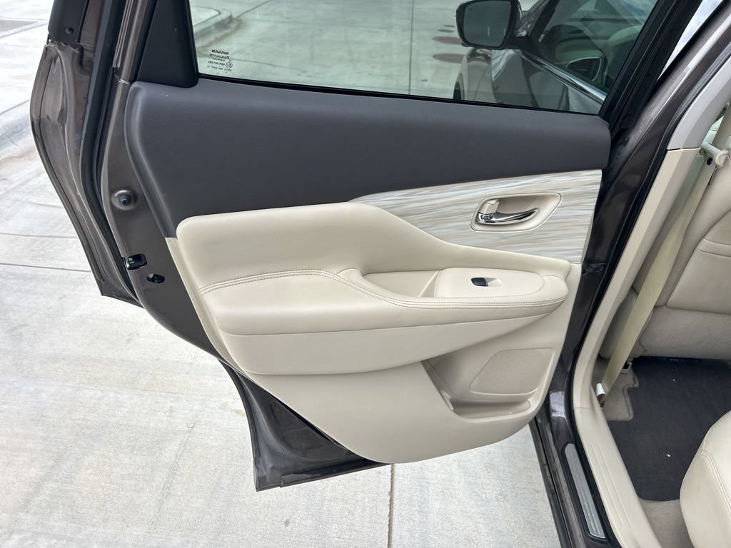 Used 2015 Nissan Murano Platinum w/ Platinum Technology Package FWD image 13
