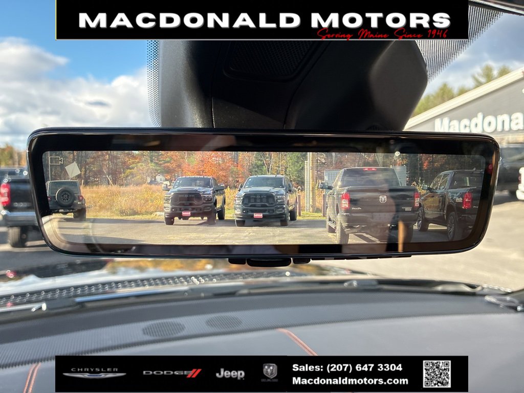 Used 2024 Jeep Grand Wagoneer Series III w/ HD Trailer Tow Package image 33