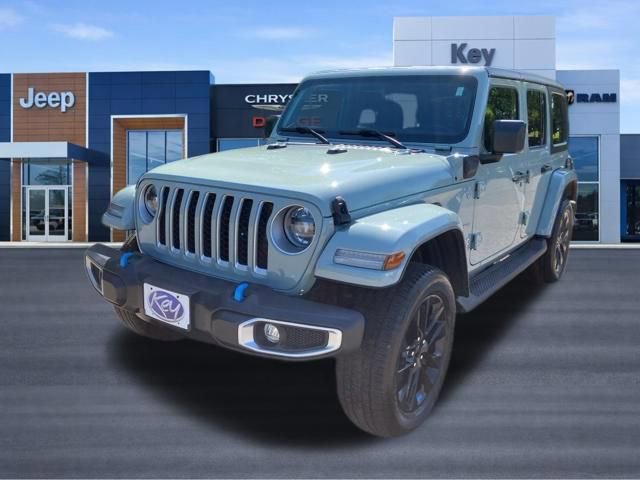 Used 2023 Jeep Wrangler Unlimited Sahara w/ Cold Weather Group AWD/4WD image 3