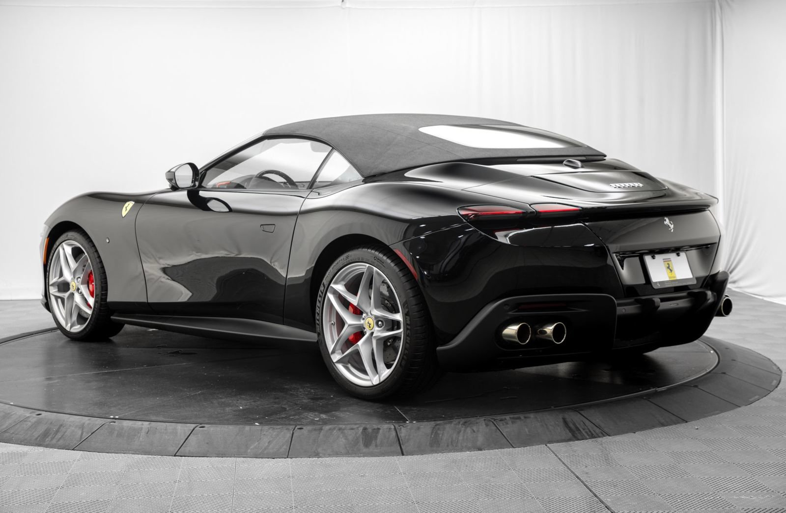 Used 2026 Ferrari Roma Spider RWD image 12