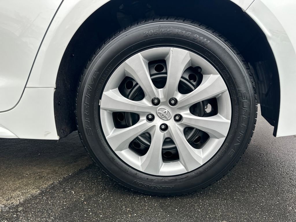 Certified 2025 Toyota Corolla LE image 27