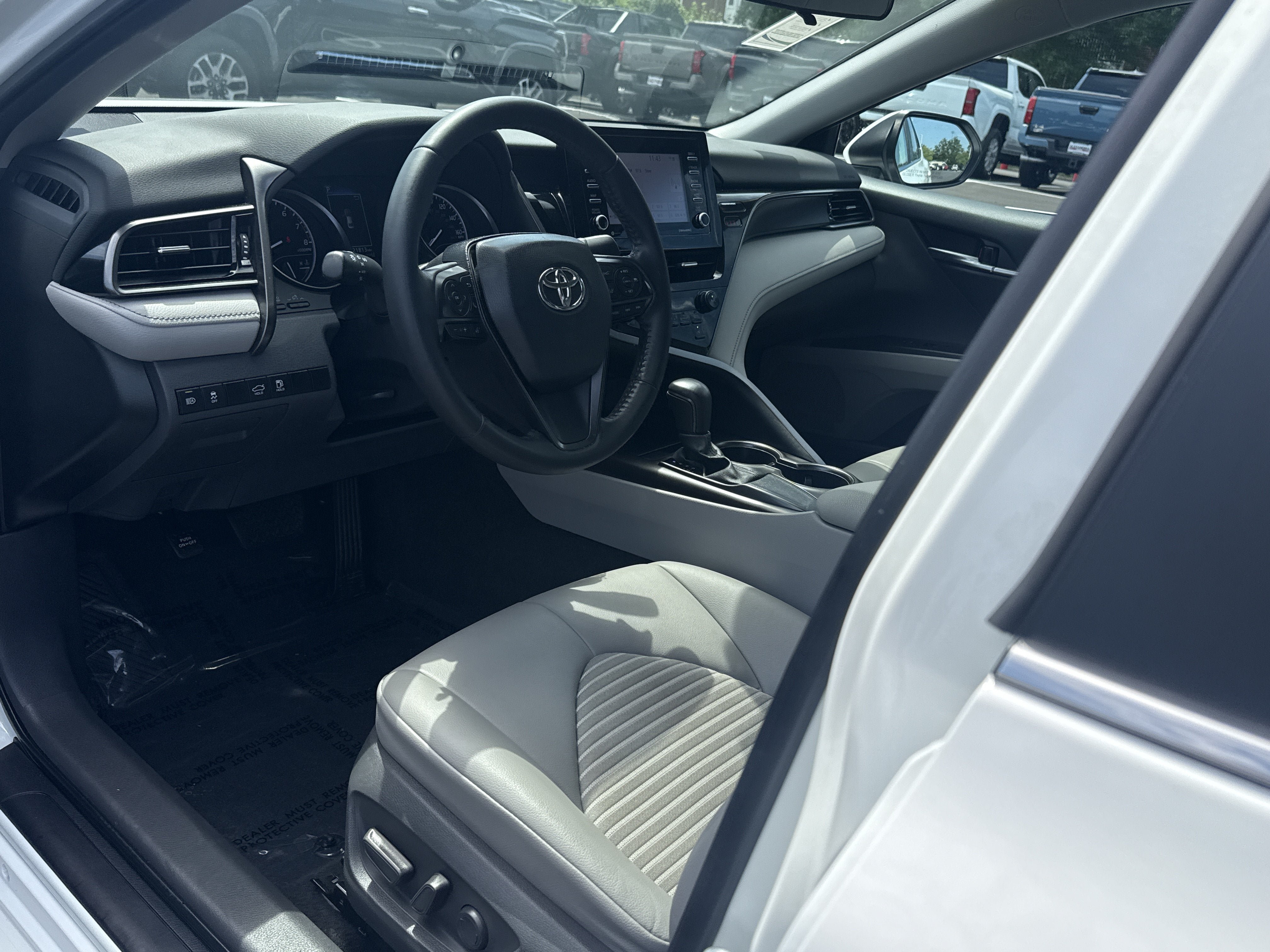 Used 2021 Toyota Camry SE FWD image 8