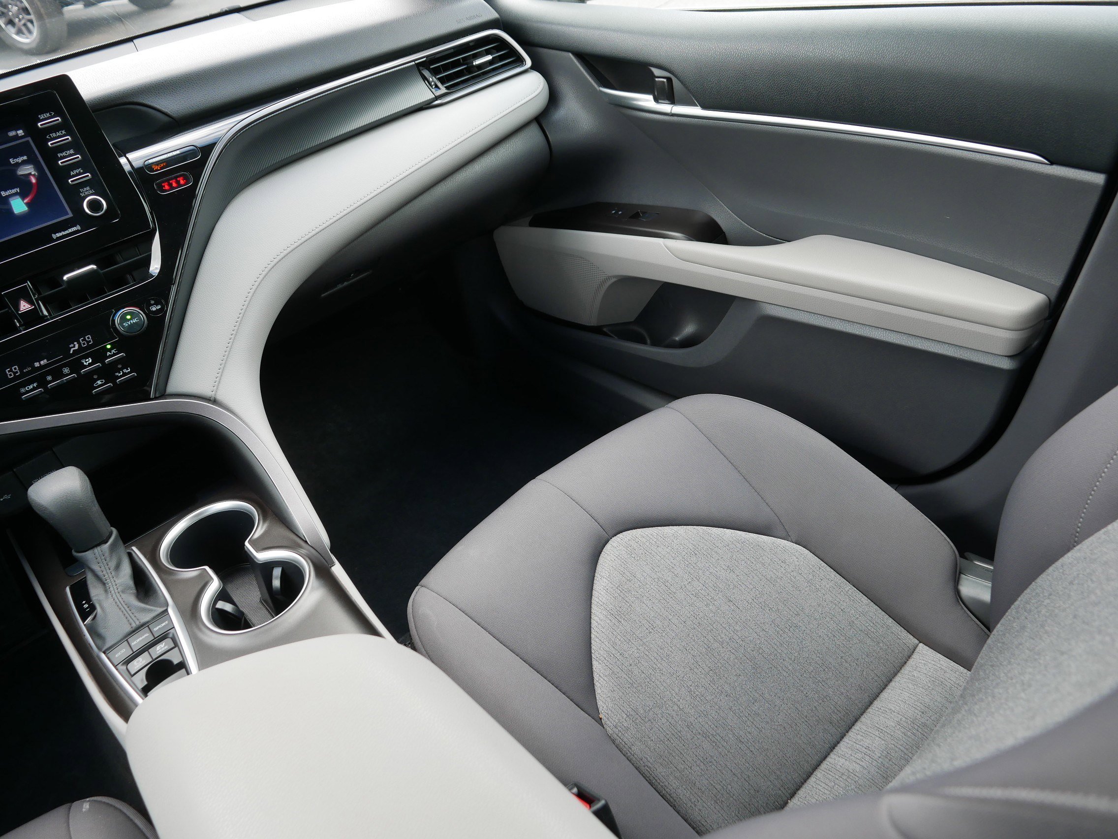Used 2021 Toyota Camry LE FWD image 11