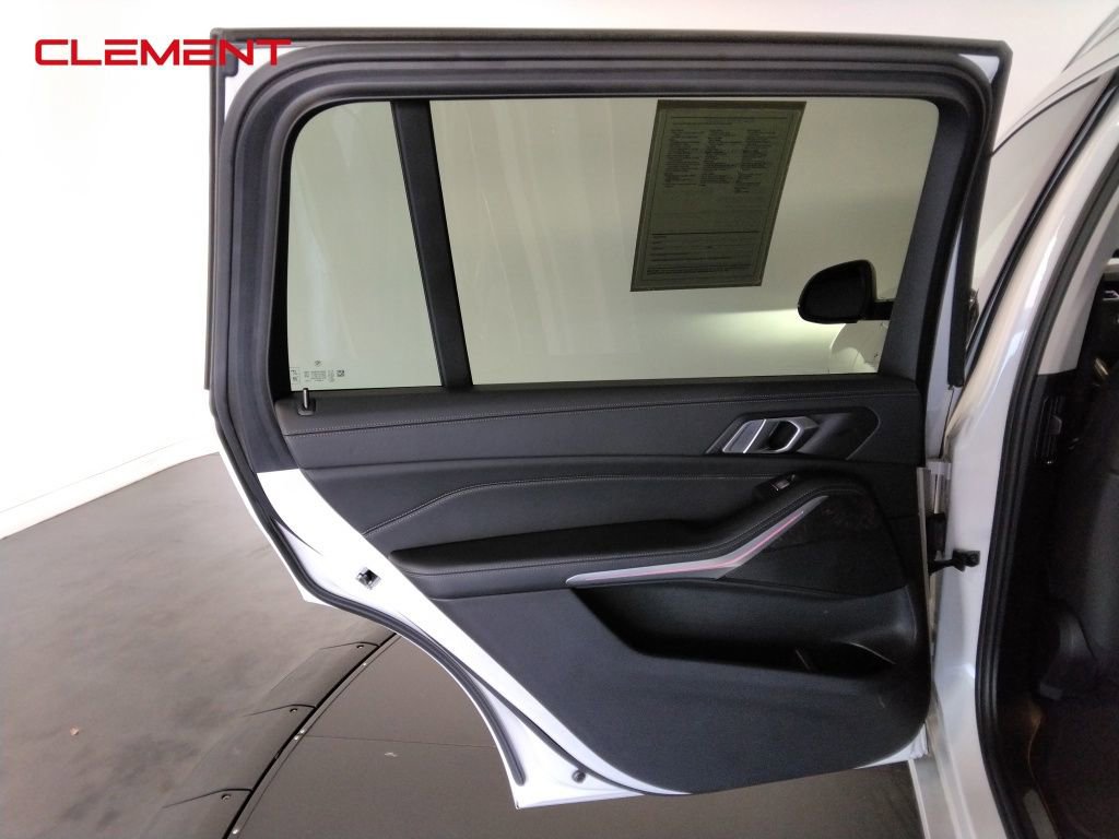 Used 2023 BMW X7 xDrive40i image 32