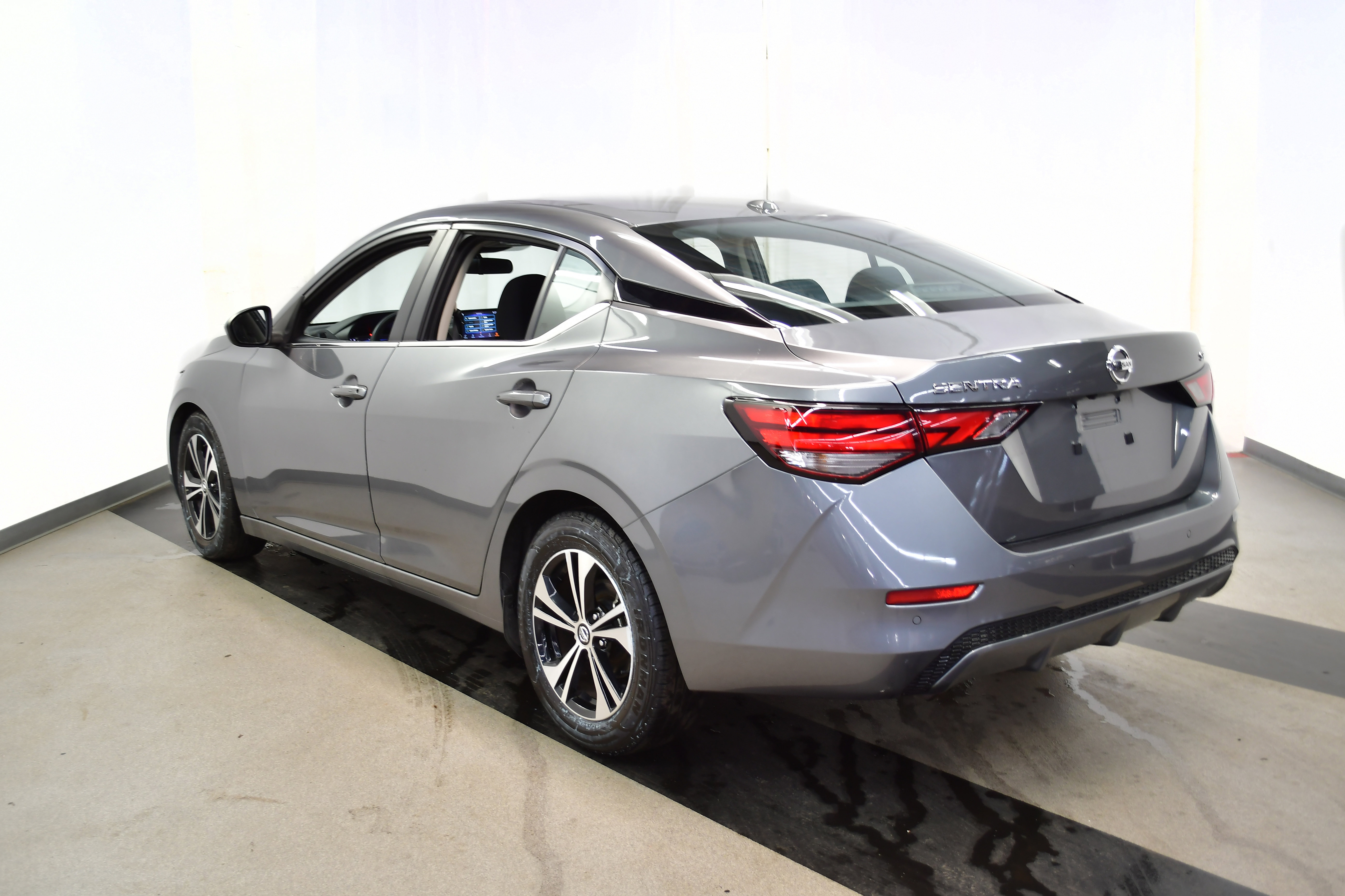 Used 2023 Nissan Sentra SV image 2