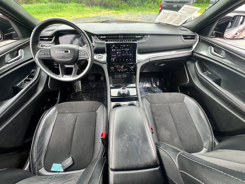 Used 2022 Jeep Grand Cherokee Altitude AWD/4WD image 8
