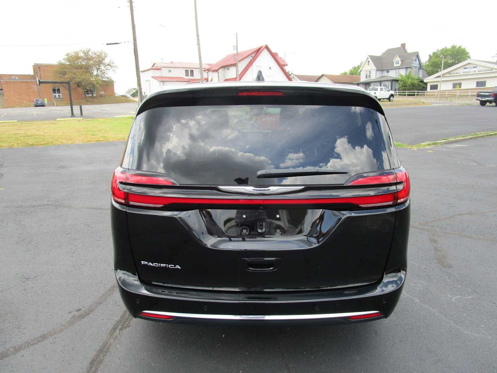 New 2026 Chrysler Pacifica Select FWD image 6