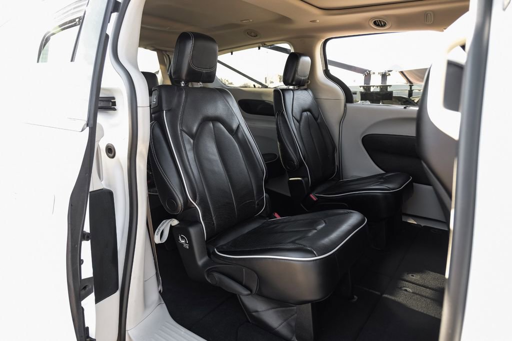 Used 2023 Chrysler Pacifica Limited image 36