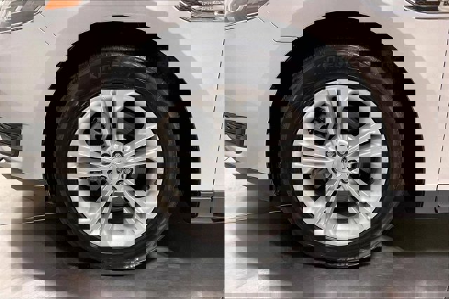 Used 2018 Ford Taurus SE FWD image 9