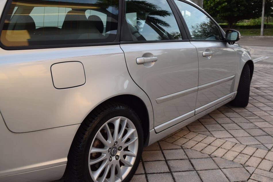 Used 2011 Volvo V50 T5 image 26