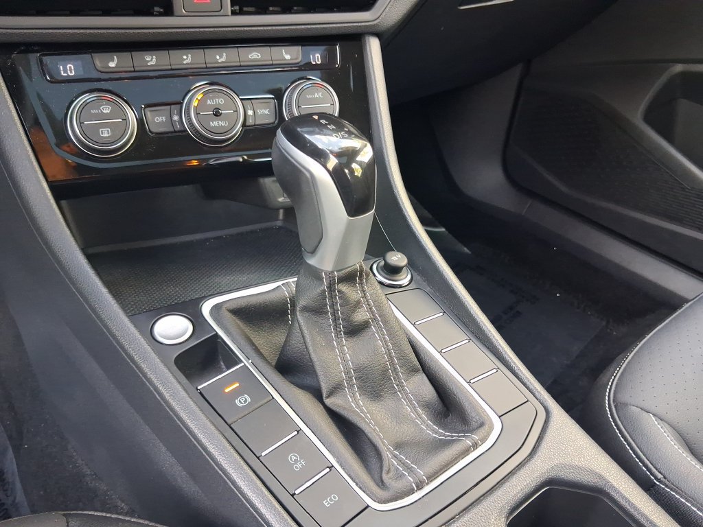 Certified 2023 Volkswagen Jetta SE w/ Panoramic Sunroof Package FWD image 24