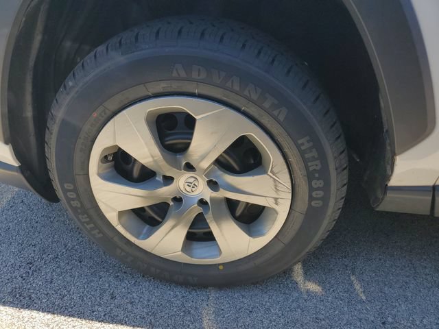 Used 2019 Toyota RAV4 LE AWD/4WD image 7