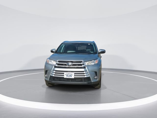Used 2019 Toyota Highlander XLE image 3
