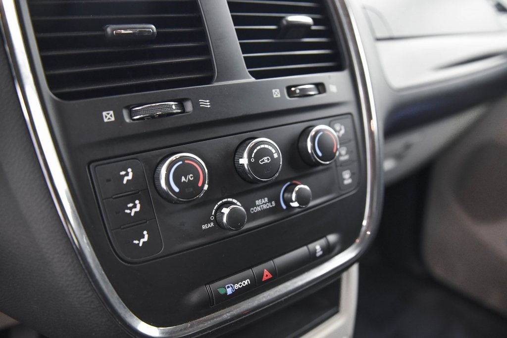 Used 2019 Dodge Grand Caravan SE image 21