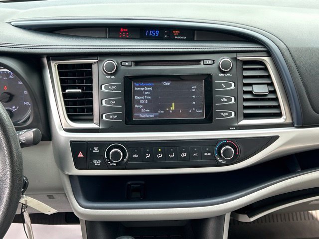 Used 2019 Toyota Highlander LE AWD/4WD image 37