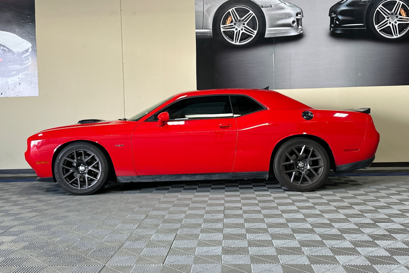 Used 2016 Dodge Challenger R/T Plus RWD image 7
