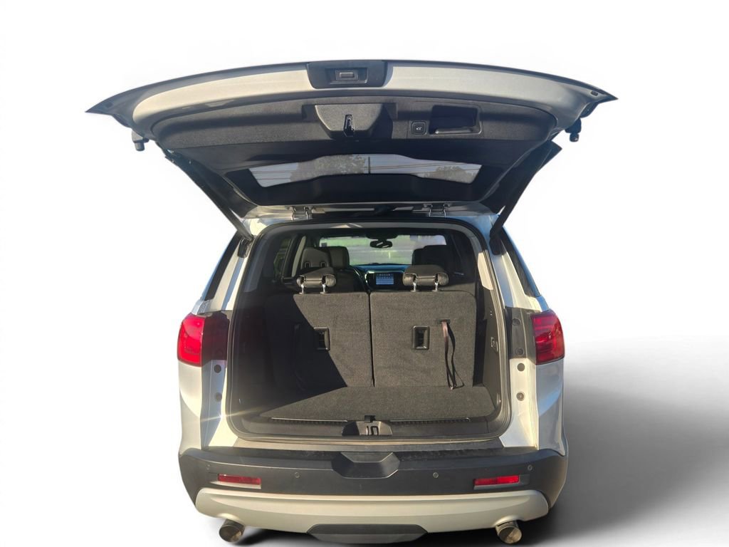 Used 2025 Chevrolet Traverse RS w/ LPO, Floor Liner Package FWD image 5