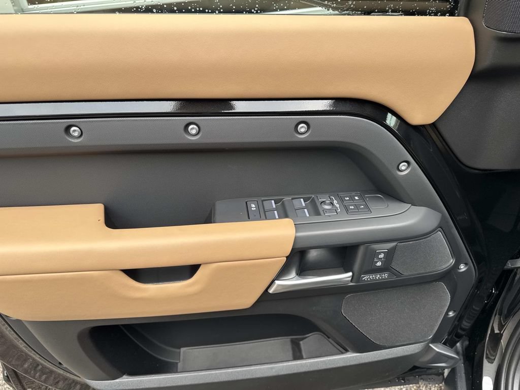 New 2026 Land Rover Defender 110 X-Dynamic SE AWD/4WD image 18