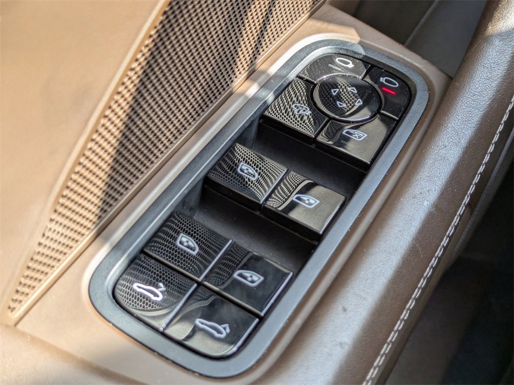 Used 2018 Porsche Panamera 4 image 28